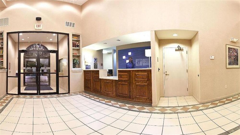 Holiday Inn Express & Suites Batesville By Ihg Exterior foto