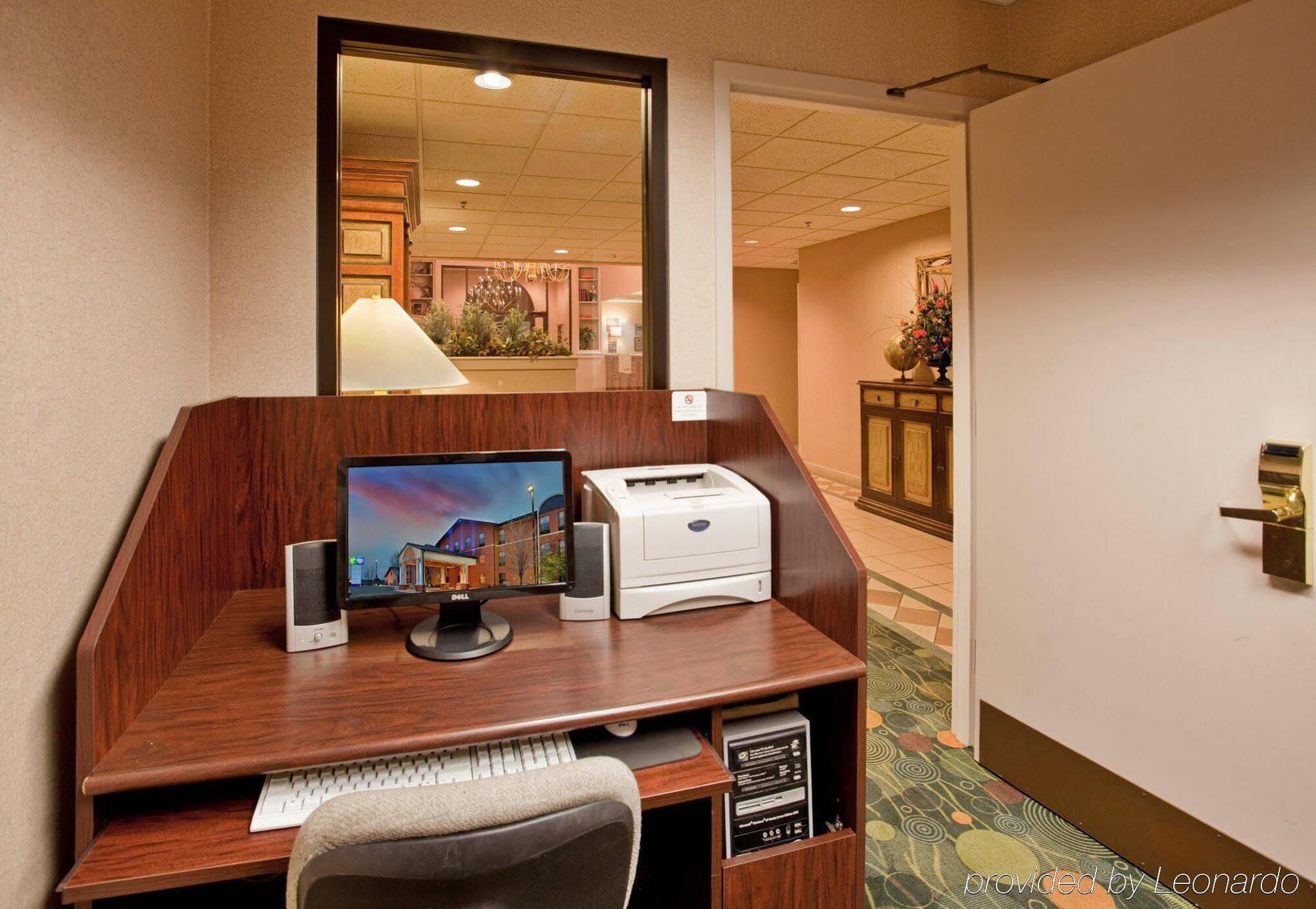 Holiday Inn Express & Suites Batesville By Ihg Exterior foto